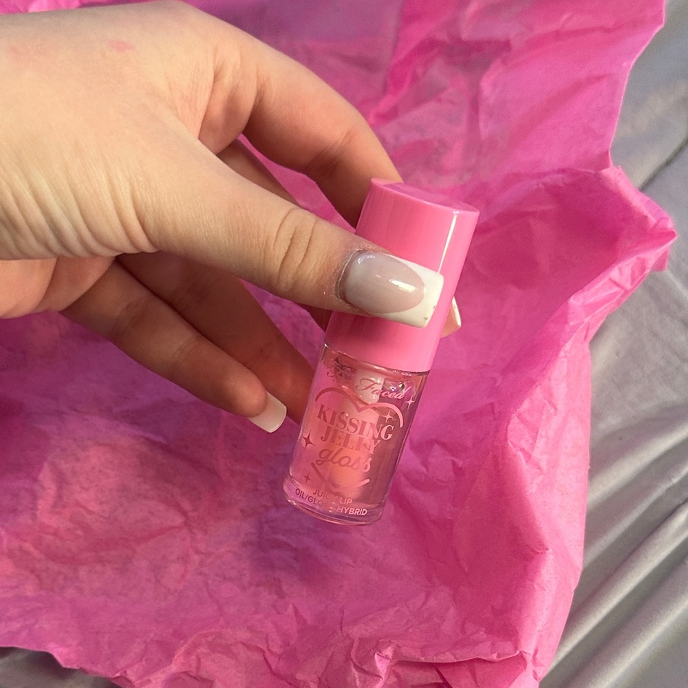 Too Faced Kissing Lip Gloss - Soft Pink